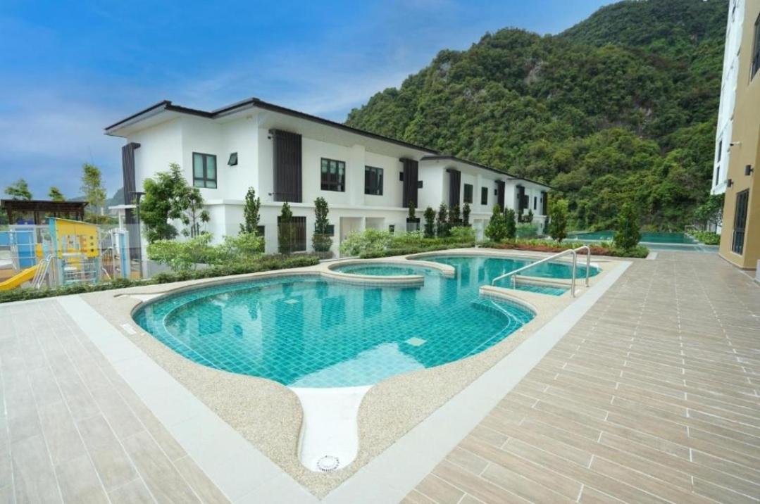 Hotspring 3 With Theme Park View Sunway Onsen 8 To 10 Pax *